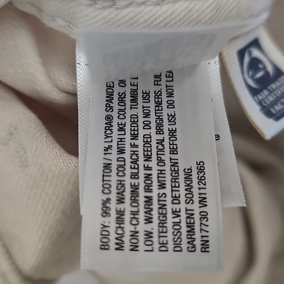 Universal Thread Women's High-Rise Sailor Wide Leg Ankle Jeans - Picture 6 of 6